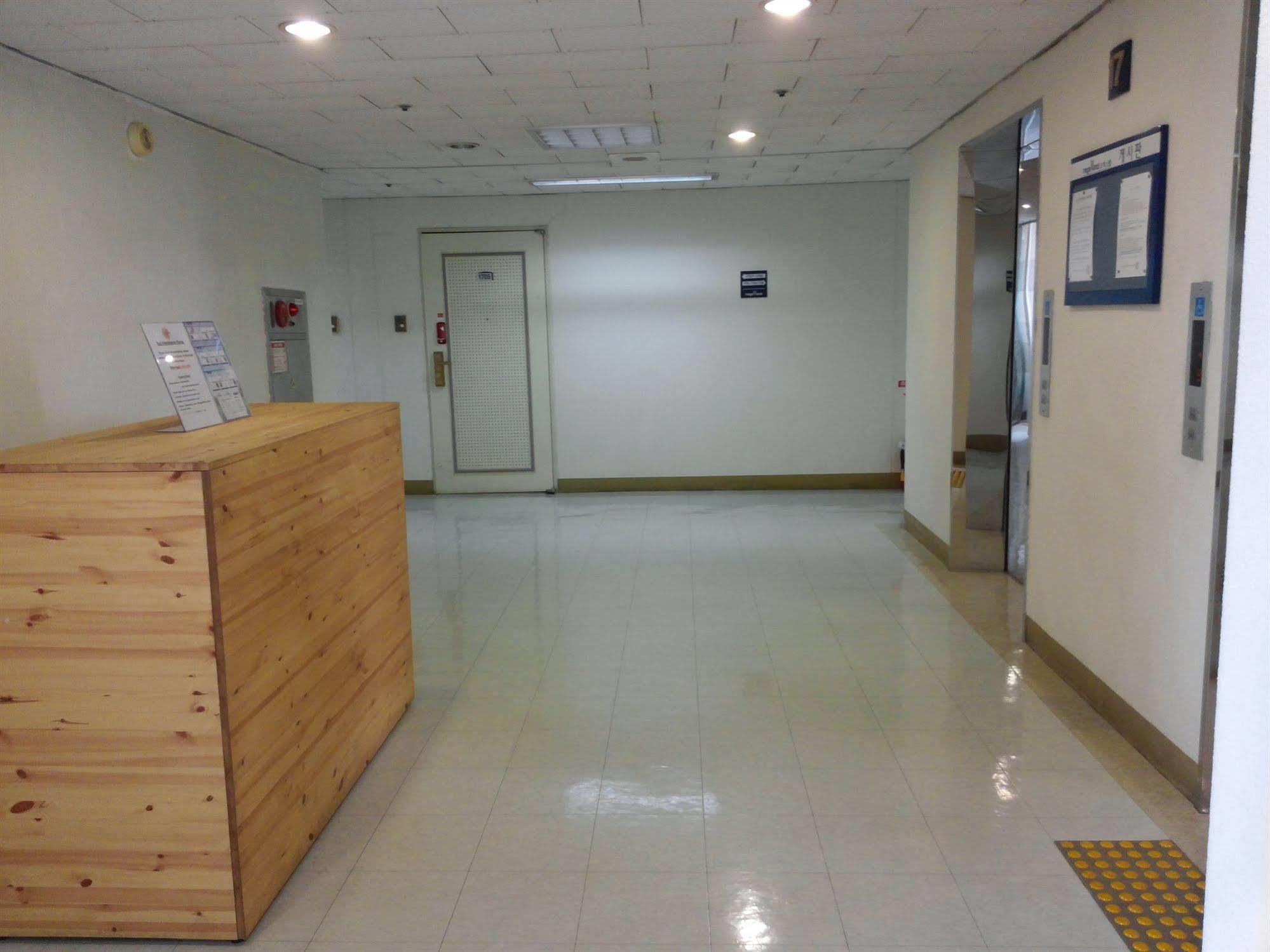 Ewha Hostel Сеул Екстер'єр фото
