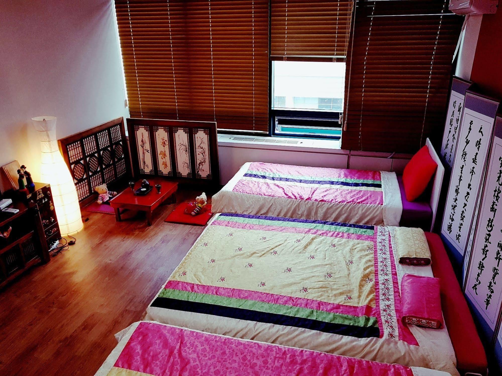 Ewha Hostel Сеул Екстер'єр фото