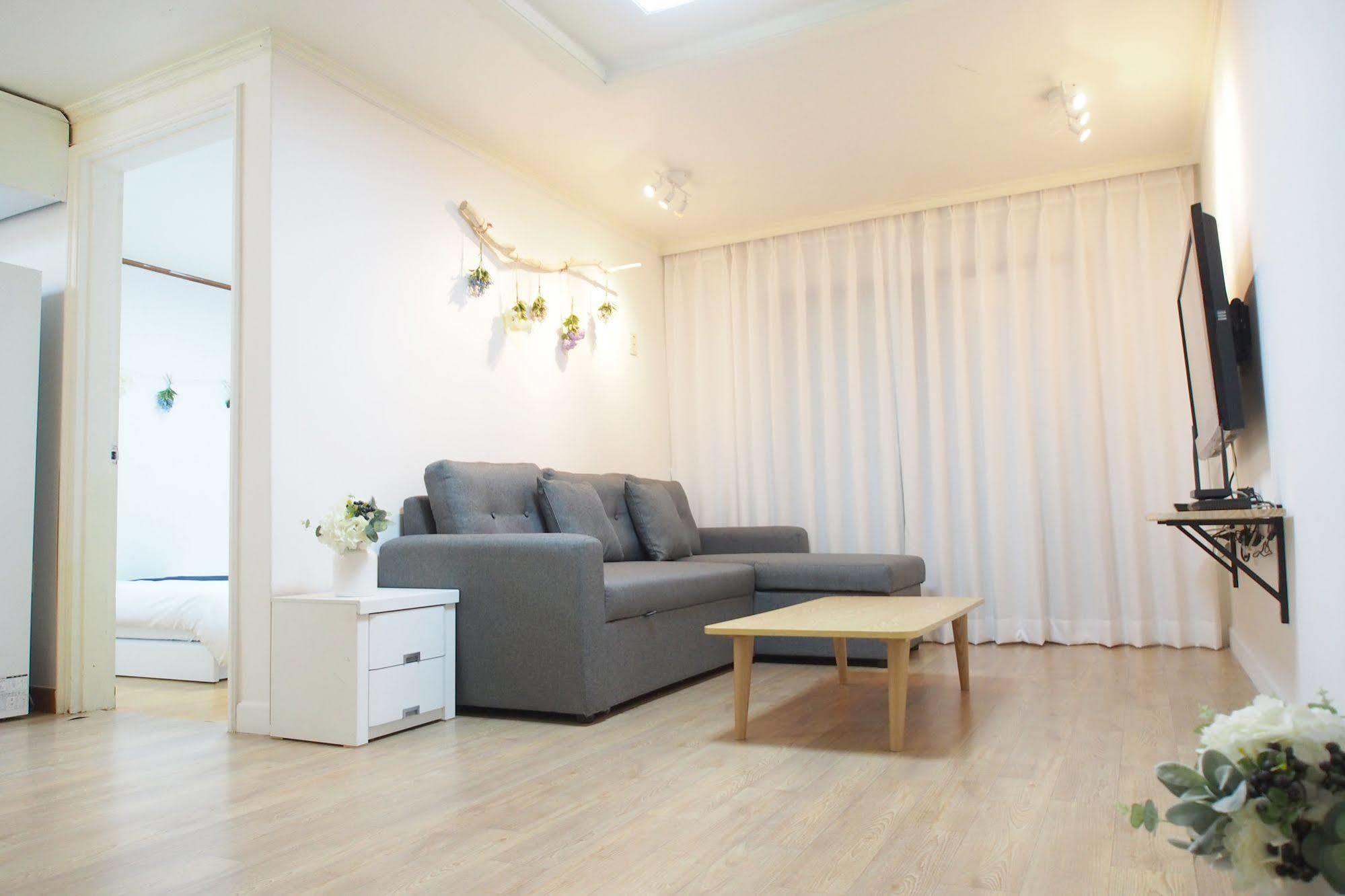 Ewha Hostel Сеул Екстер'єр фото