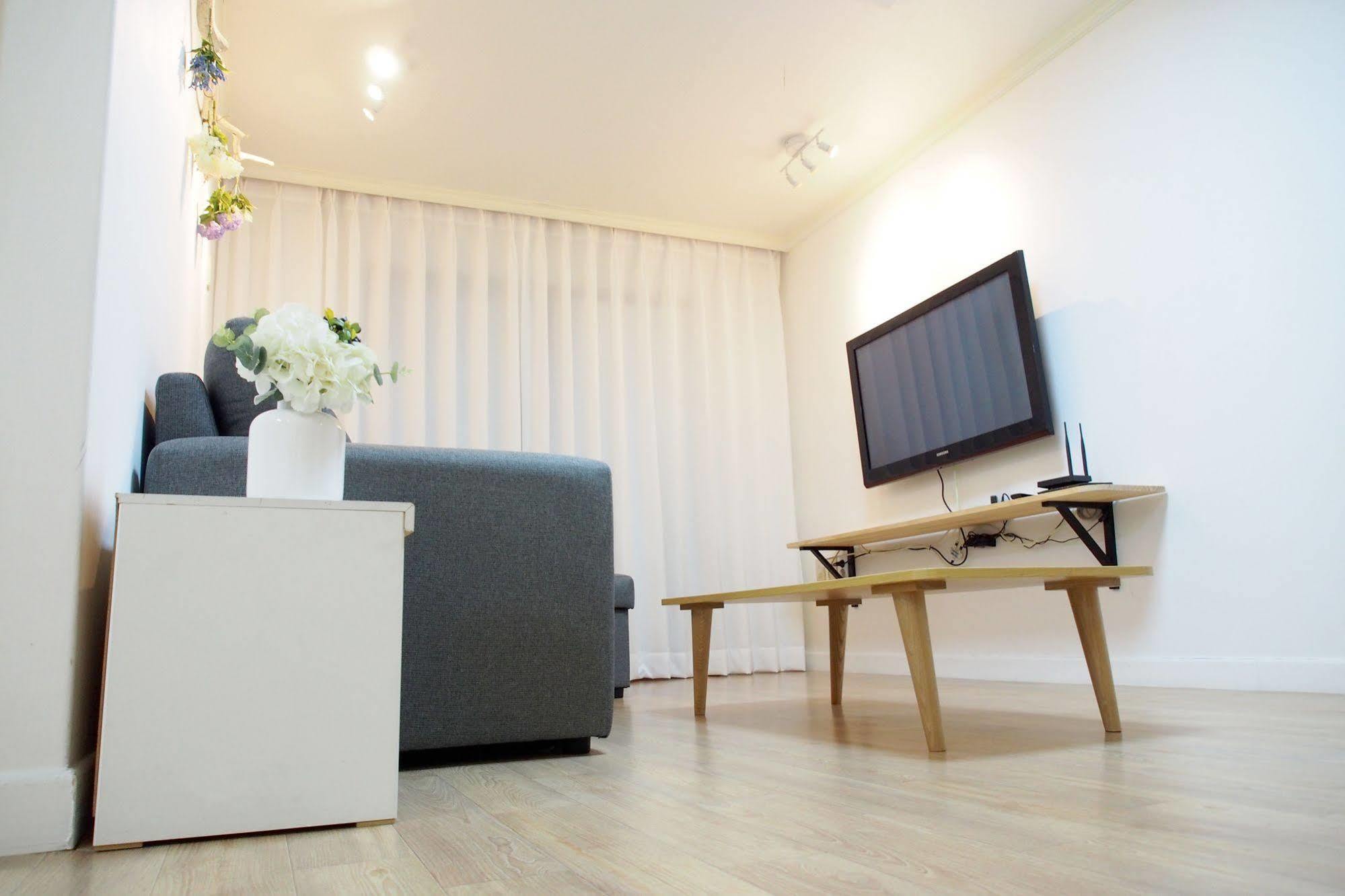Ewha Hostel Сеул Екстер'єр фото