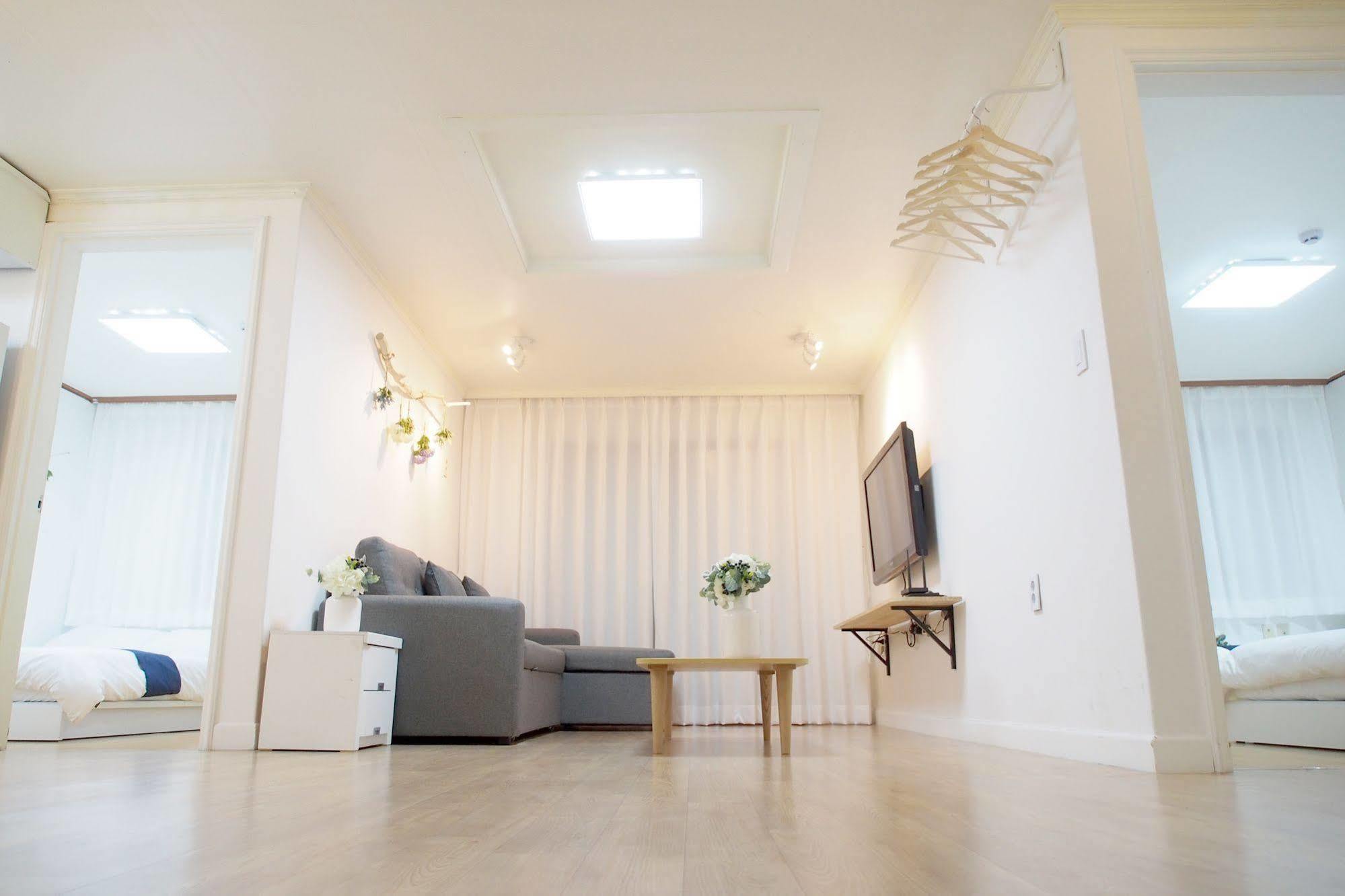 Ewha Hostel Сеул Екстер'єр фото